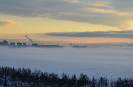 Зимний туман на финском заливе в санкт-петербурге