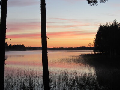 Вечерний пейзаж с озером