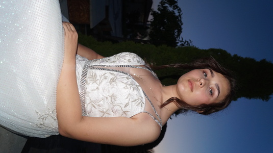 Девушка в свадебном платье