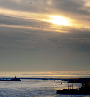 Солнце над портом геркулес в санкт-петербурге