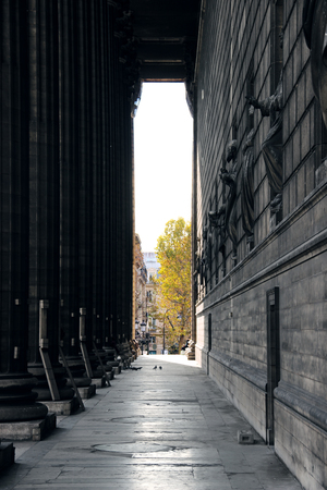 Колоннада церкви мадлен в париже