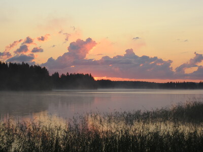 Вечерний пейзаж с озером