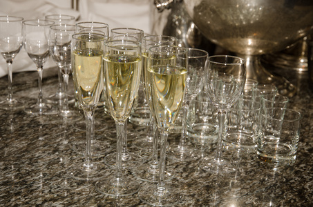 Фуршет и шампанское