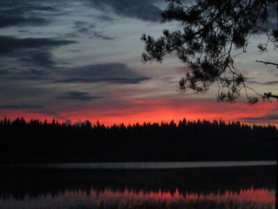 Вечерний пейзаж с озером