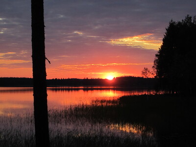 Вечерний пейзаж с озером