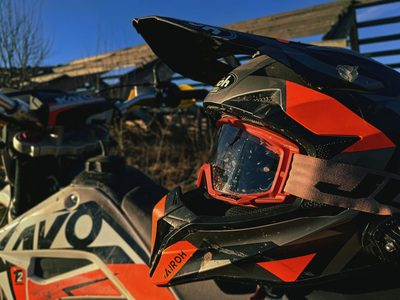 Эндуро шлем