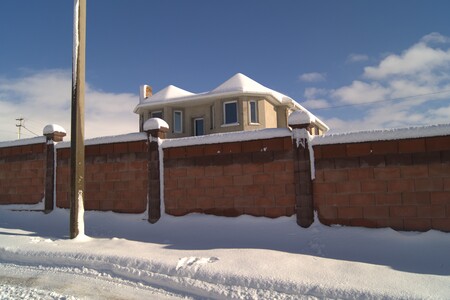 Дом в снегу