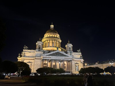Исаакиевский собор ночью