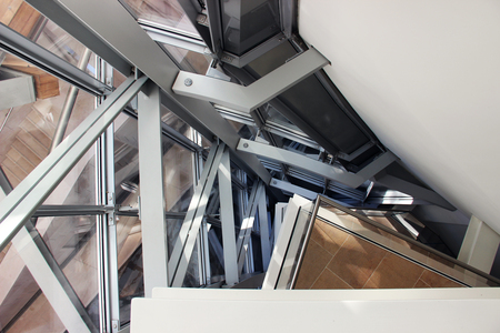 Лестница здания фонда луи виттон в париже