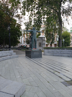 Памятник высоцкому в москве