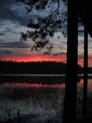 Вечерний пейзаж с озером