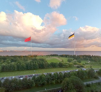 Флаги в парке 300-т летия санкт-петербурга