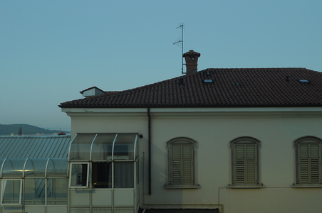 2 roof, before sunrise, italy
