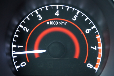 Тахометр автомобильный