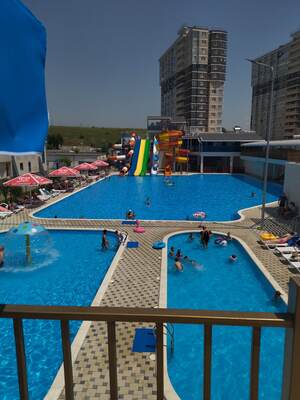 Бассейн в городе