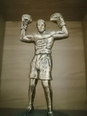 Статуэтка боксёра