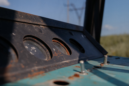 Приборная панель советского трактора