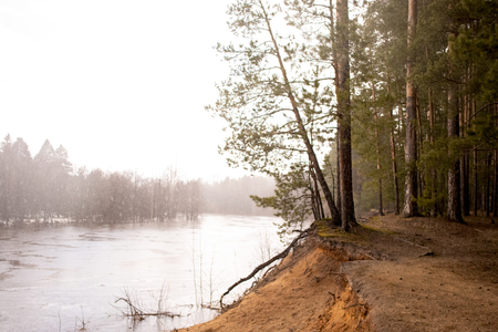 Половодье на реке и дождь
