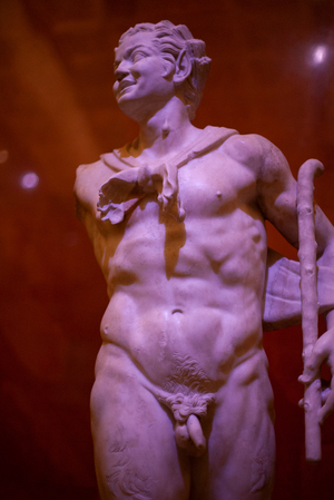 Статуя сатира