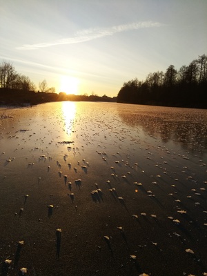 Замерзшее озеро